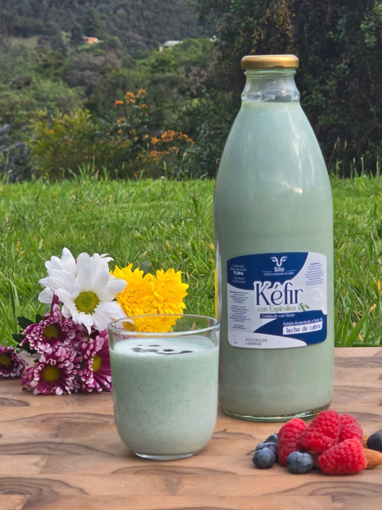 Kéfir de cabra con espirulina - El Silo