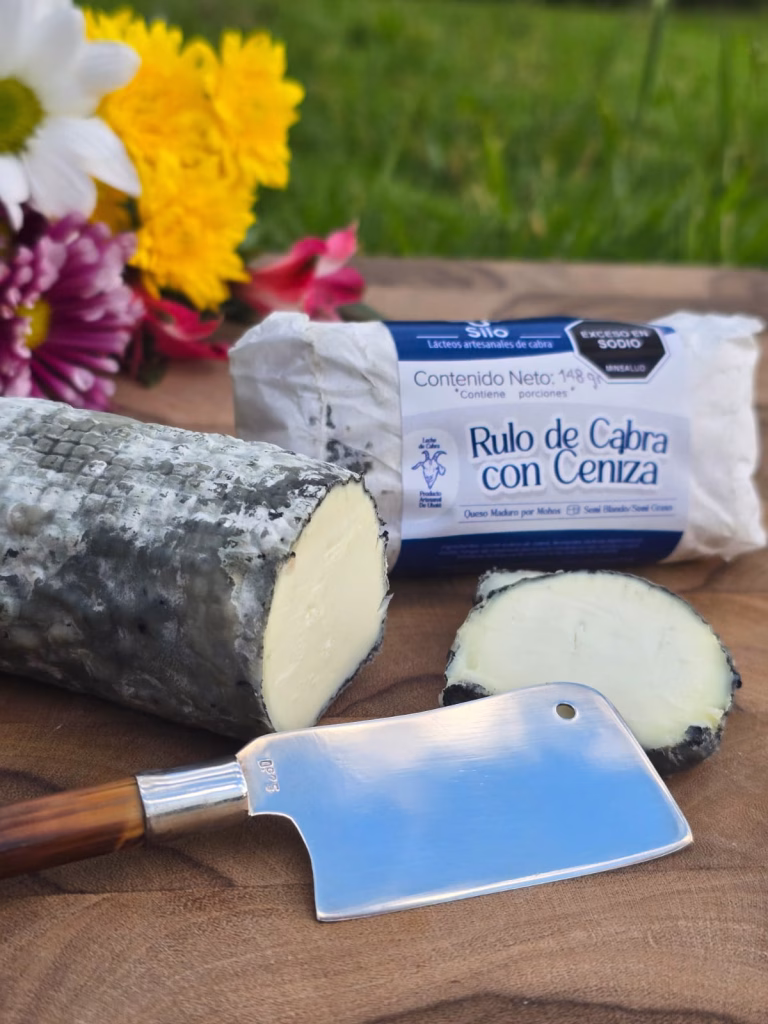 Queso rulo de cabra con ceniza - El Silo