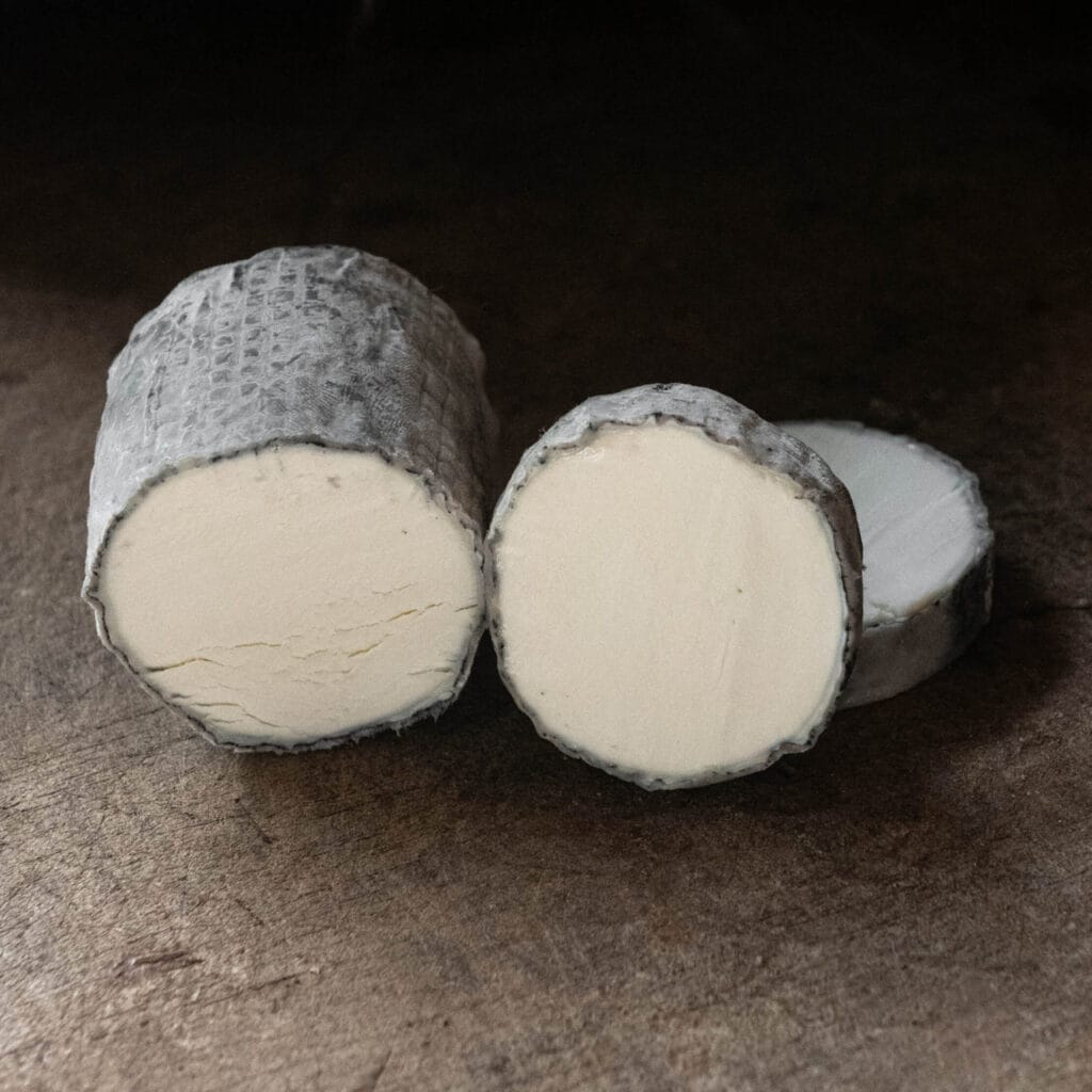 Rulo de cabra con ceniza - 1